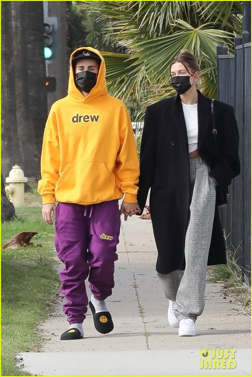 Justin & Hailey Bieber Hold Hands on Saturday Morning Stroll | Photo