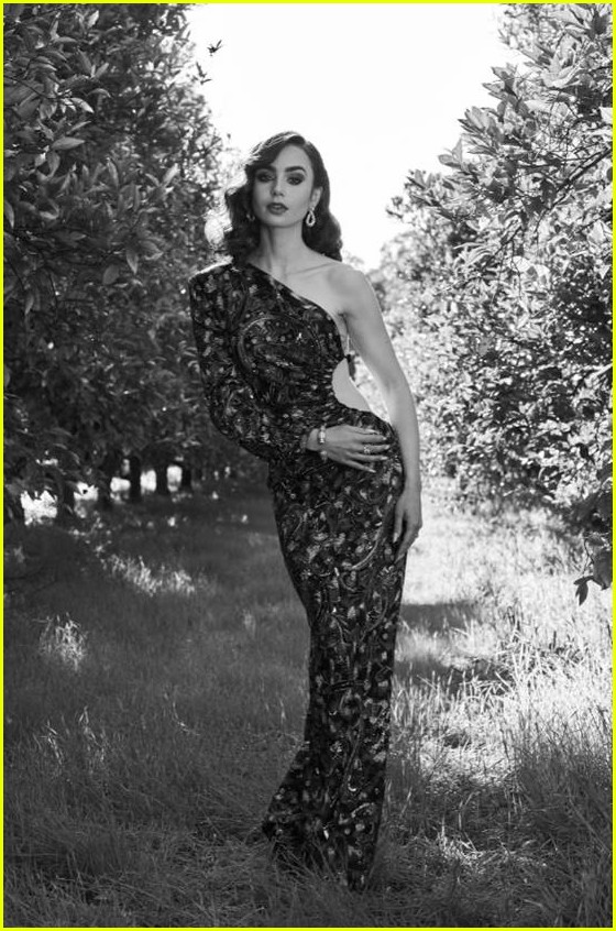 lily collins wows at golden globe awards 03