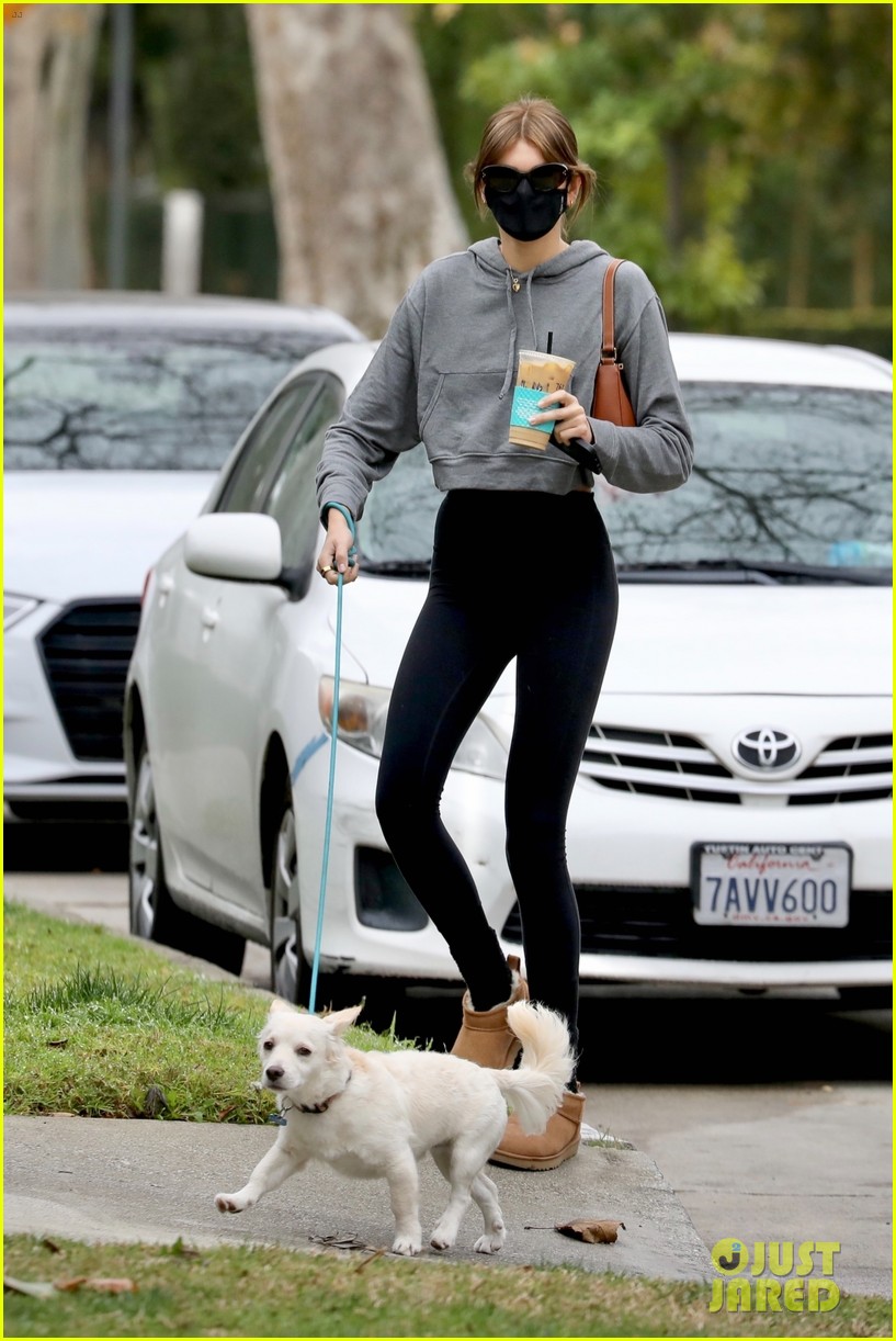 Full Sized Photo of kaia gerber cara delevingne meet up for workout 13