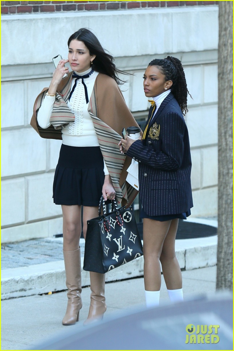 gossip girl cast return to set of upcoming series 01