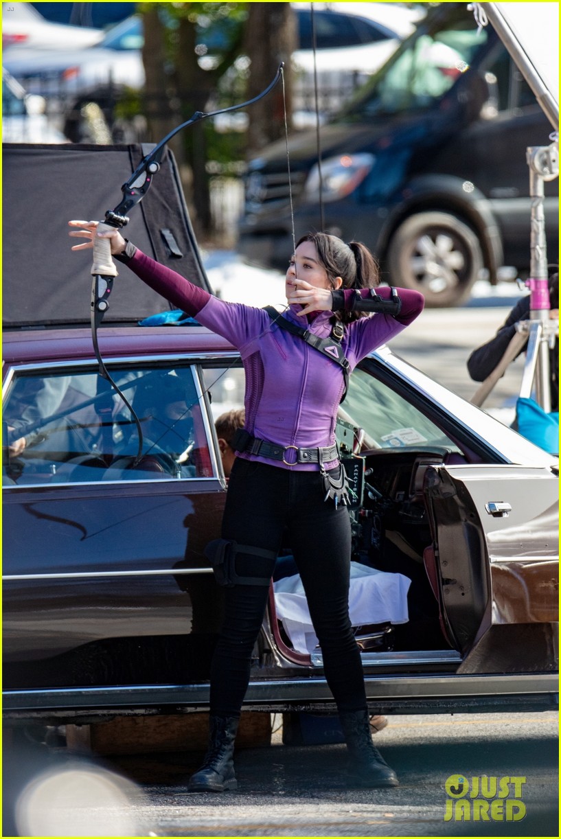 hailee steinfeld takes aim on hawkeye set 02