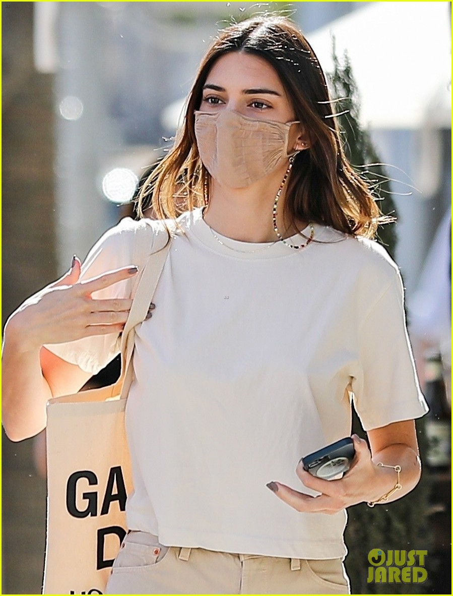 kendall jenner fai khadra meet up for lunch in beverly hills 01