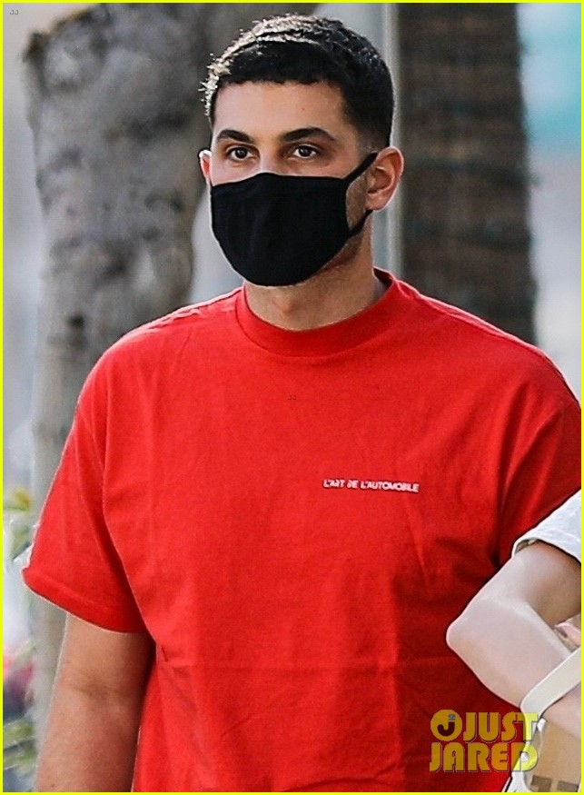 kendall jenner fai khadra meet up for lunch in beverly hills 04