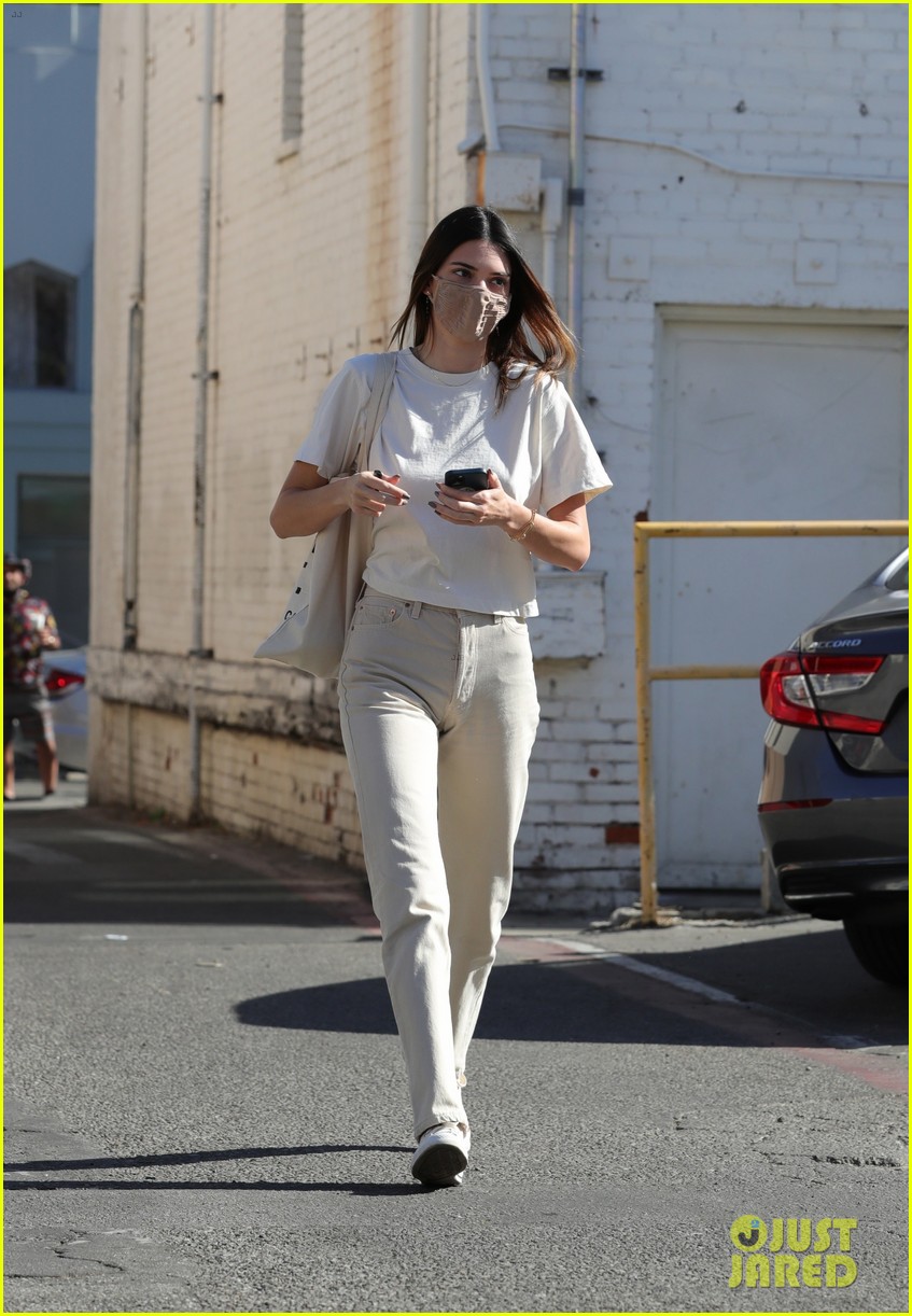 kendall jenner fai khadra meet up for lunch in beverly hills 07