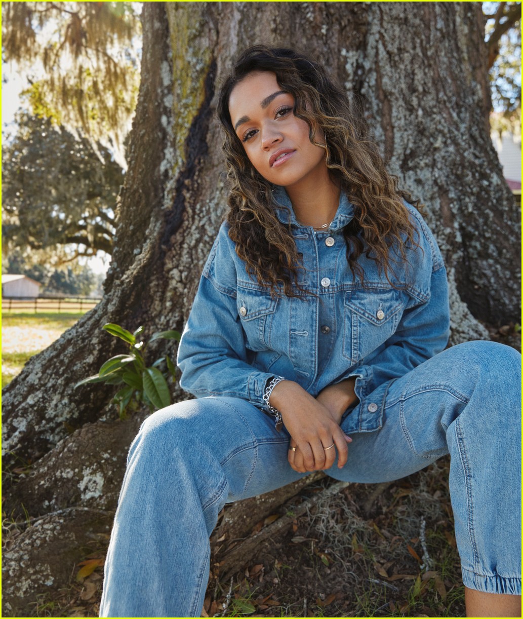 chase stokes madison bailey american eagle 05