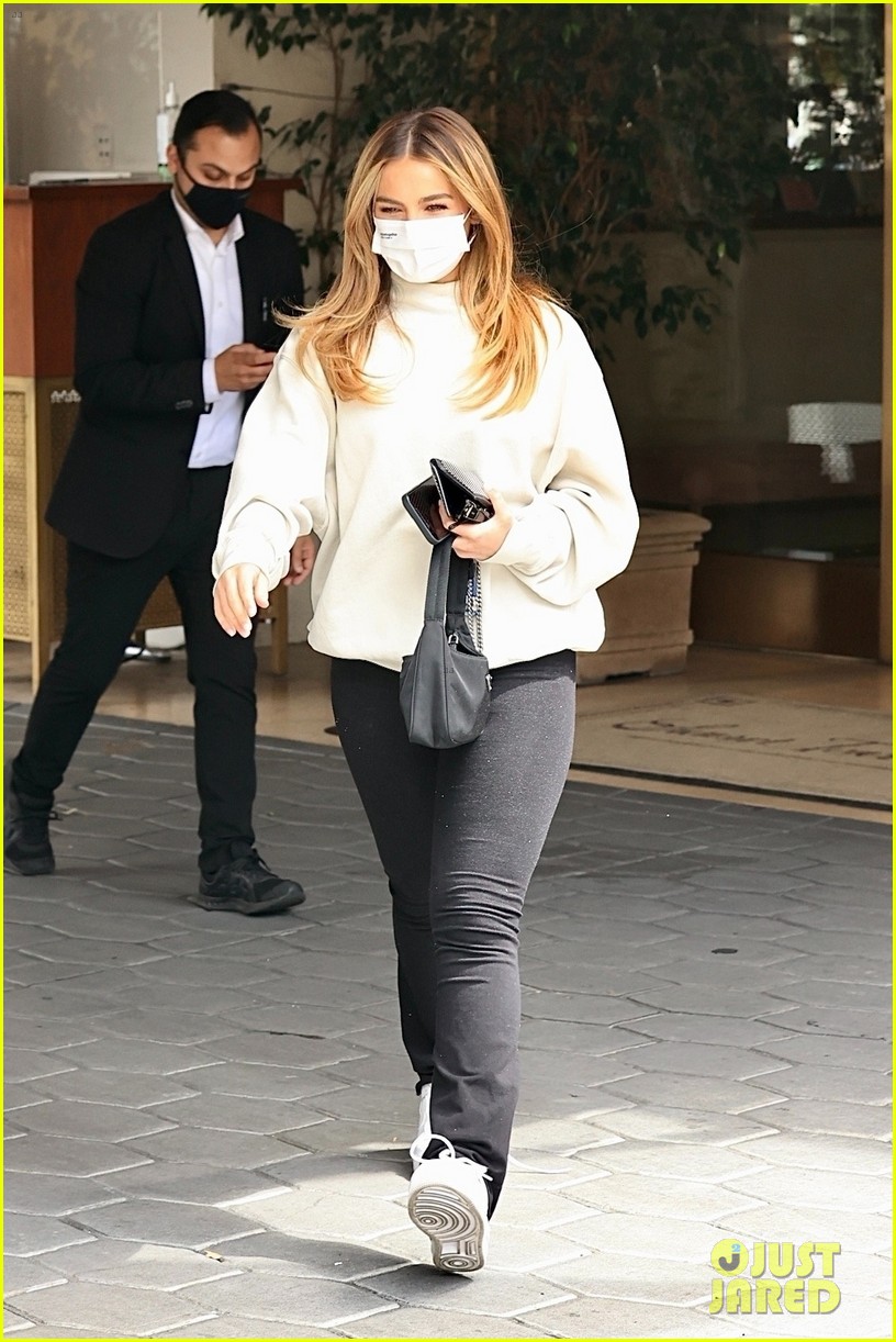 addison rae runs errands before trip to new york 01