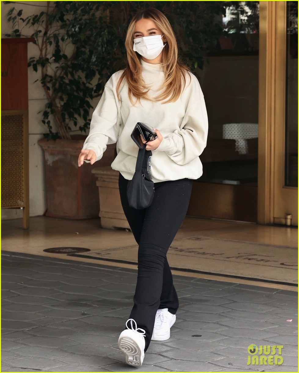 addison rae runs errands before trip to new york 02