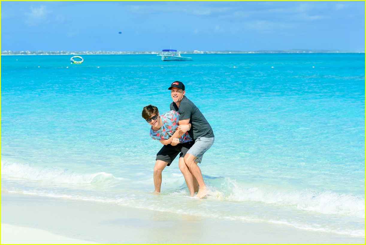 asher angel and his dad have fun in the sun in new turks caicos pics 02