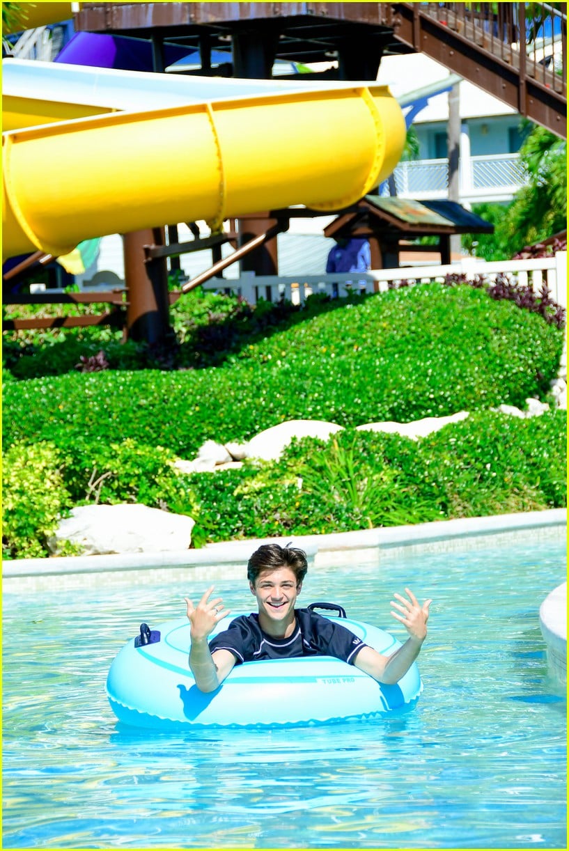 asher angel and his dad have fun in the sun in new turks caicos pics 03