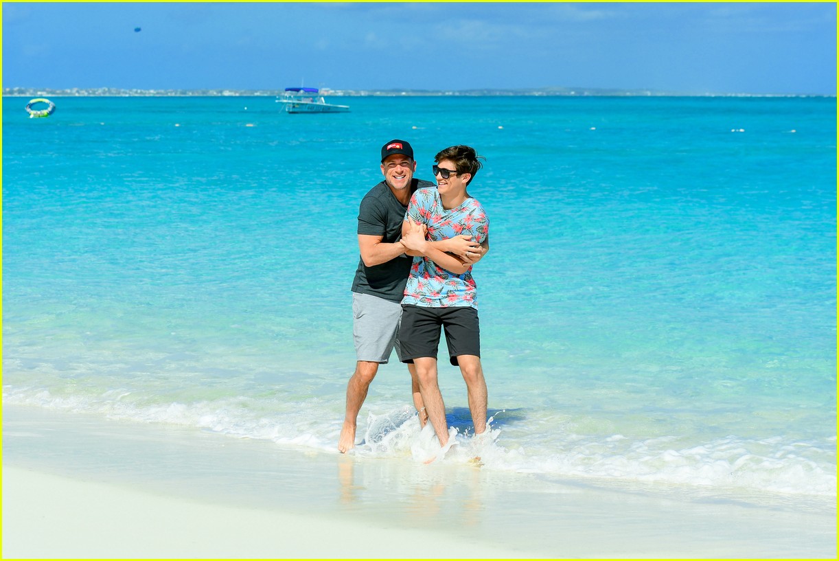 asher angel and his dad have fun in the sun in new turks caicos pics 04