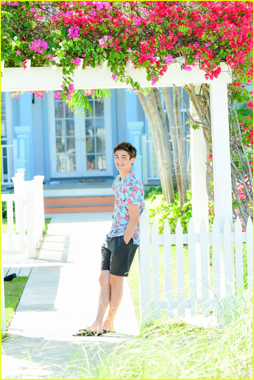 asher angel and his dad have fun in the sun in new turks caicos pics 09