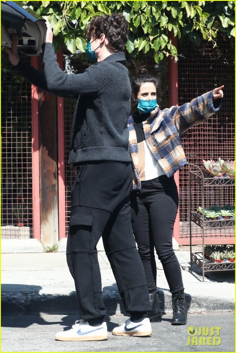 Shawn Mendes Does the Heavy Lifting While Plant Shopping with Camila ...