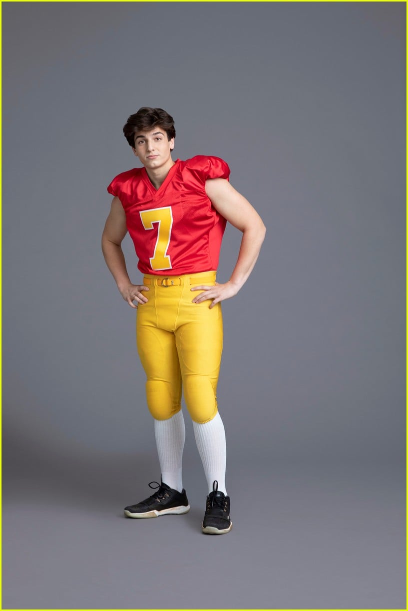 get to know drama club actor chase vacnin with 10 fun facts 02