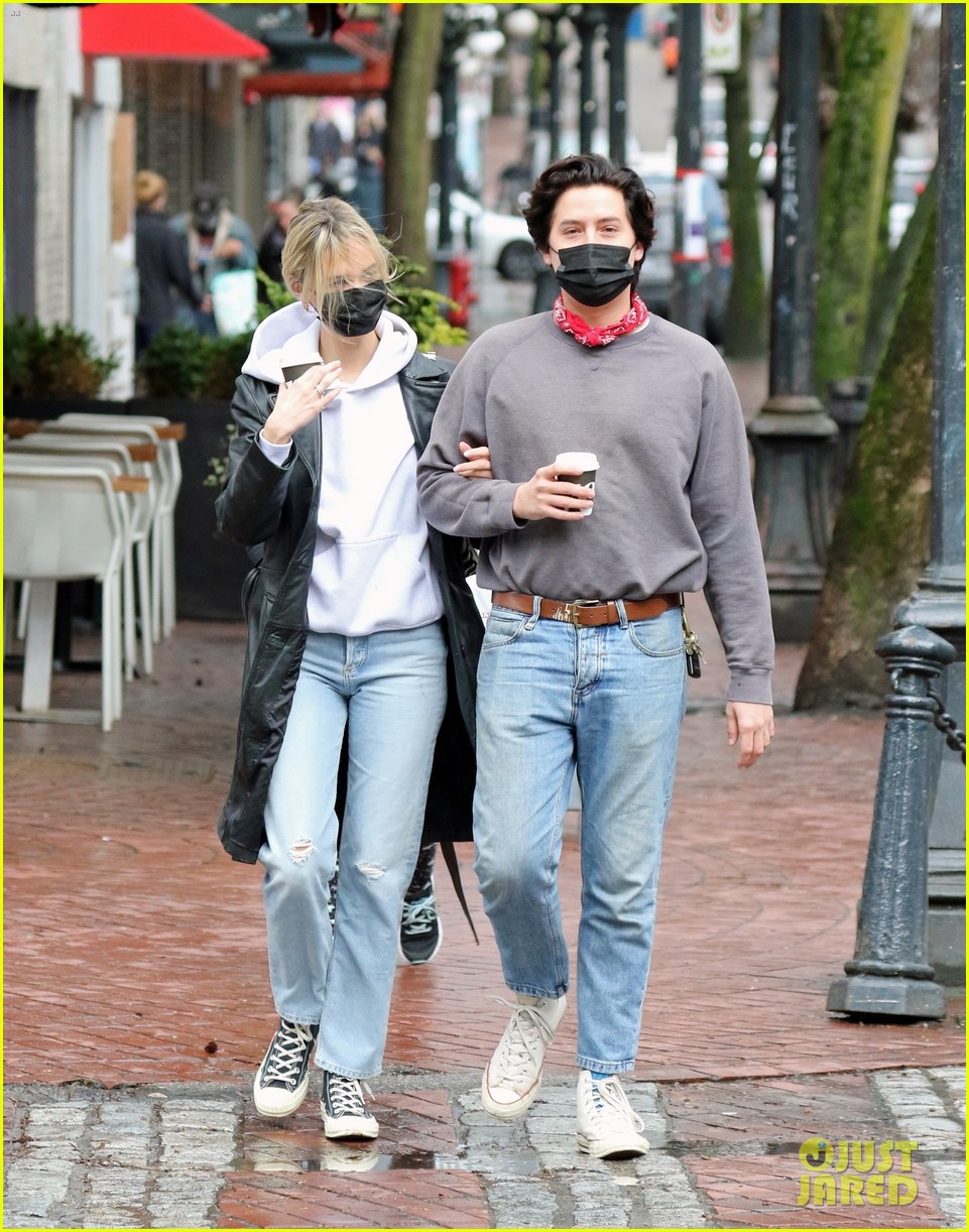 Cole Sprouse Enjoys A Morning Coffee Stroll With Reported New Gf Ari Fournier Photo 1307455 Ari Fournier Cole Sprouse Pictures Just Jared Jr