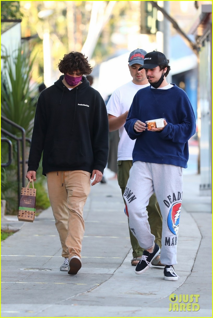 noah centineo march 2021 04