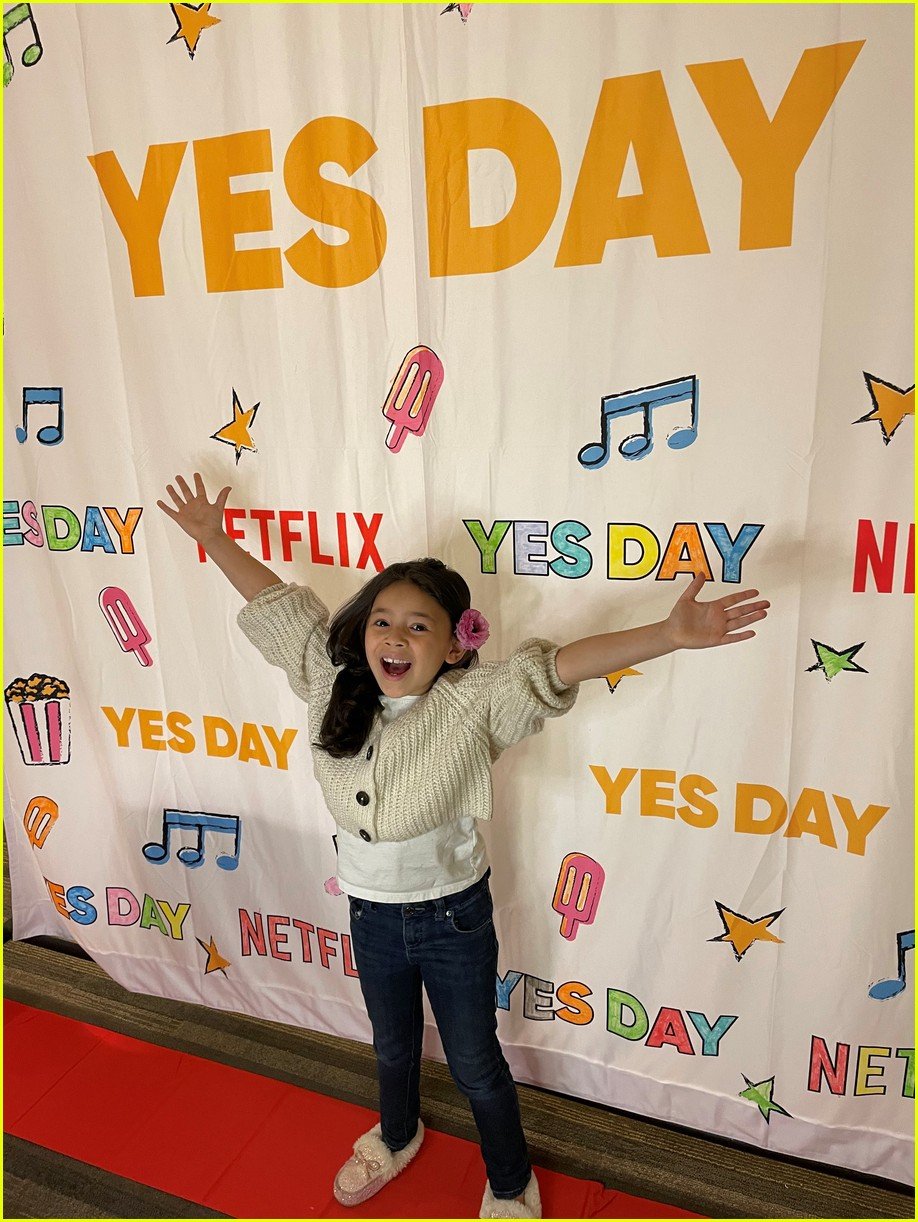 Full Sized Photo Of Jenna Ortega Julian Lerner More Celebrate Yes Day Virtual Premiere 07