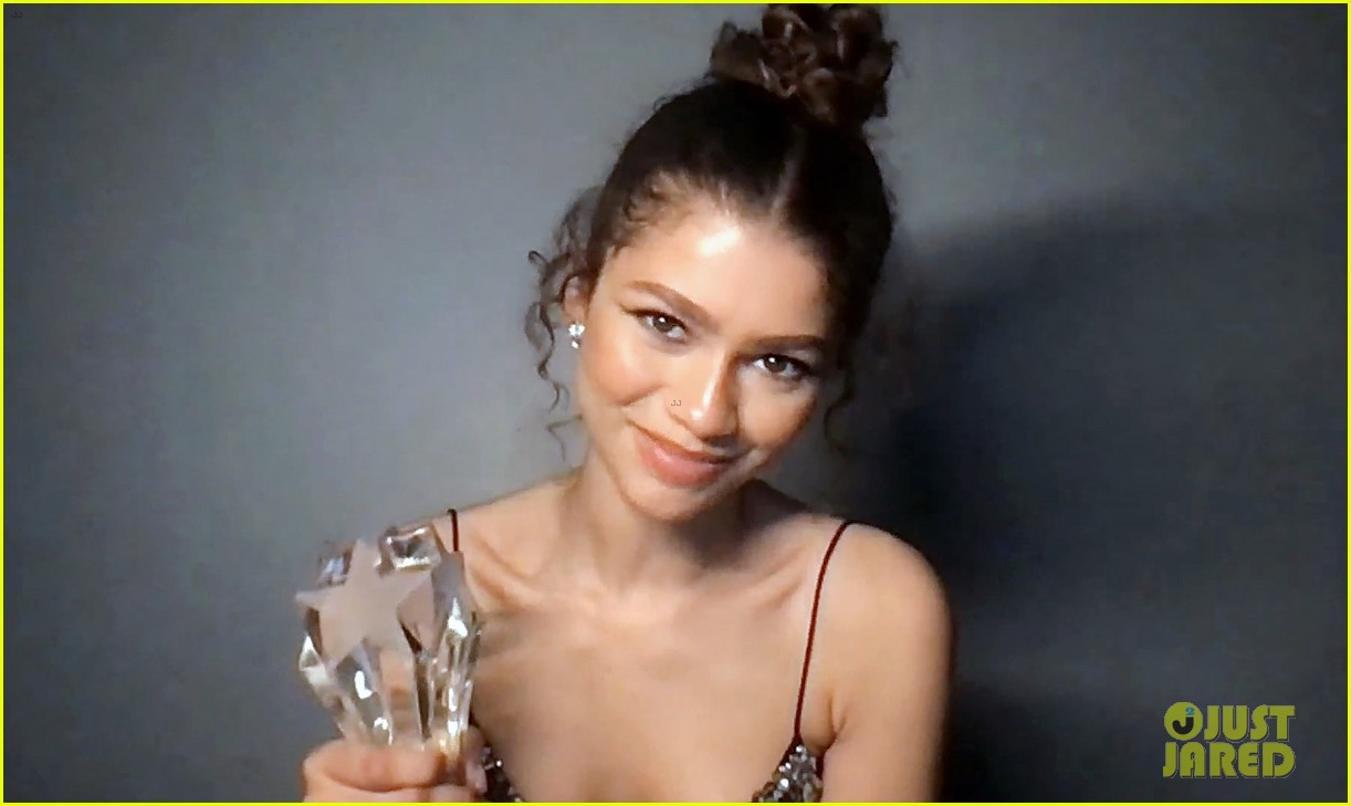 zendaya seeher award critics choice awards 02
