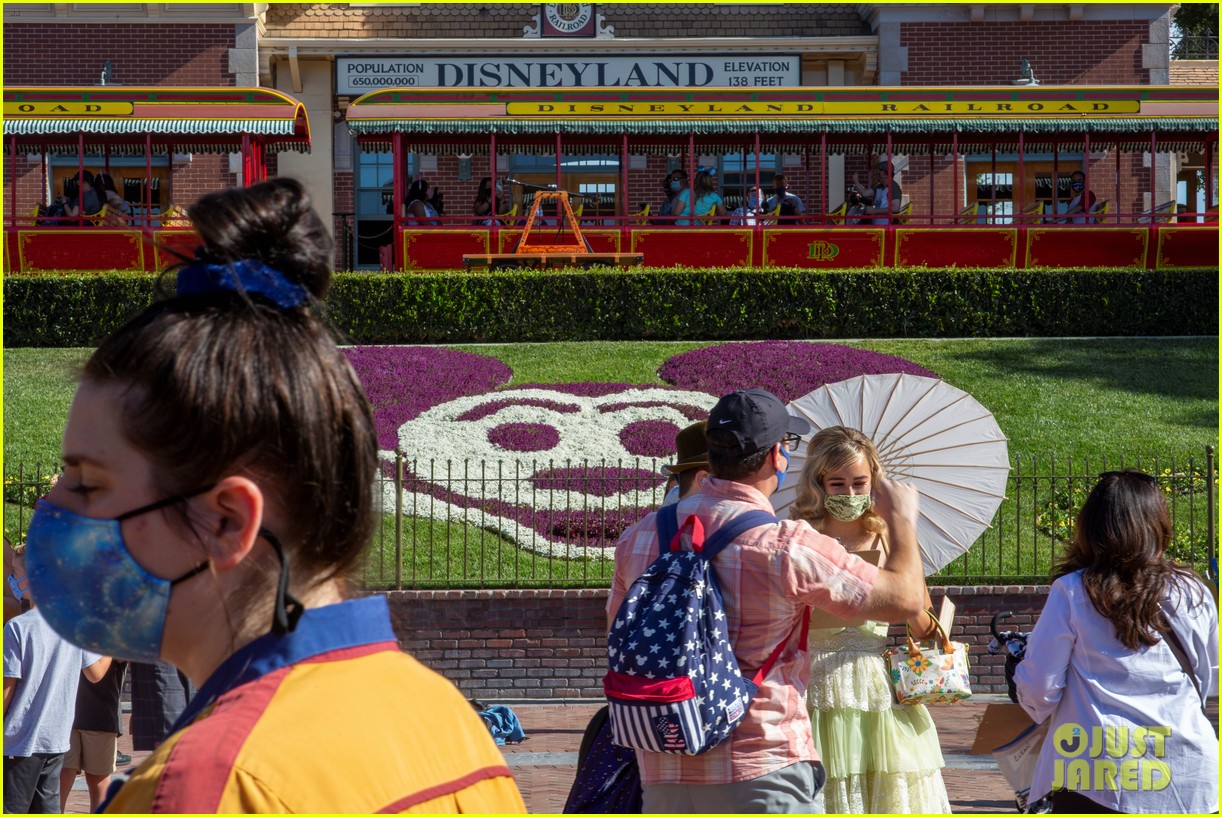 Full Sized Photo Of Disneyland Reopens Bob Chapek Bob Iger Welcome Guest Back 28 Disneyland 