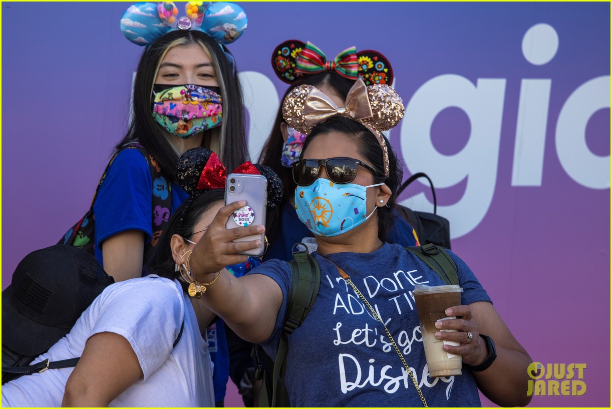 Disneyland Reopens Disney Ceo Bob Chapek And Chairman Bob Iger Welcome Guests Back Photo 