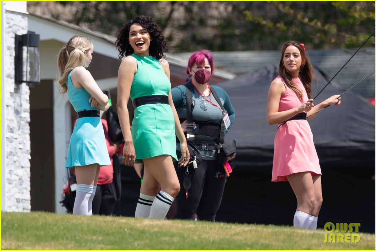 Dove Cameron Chloe Bennet And Yana Perrault Get Into Character In First Powerpuff Pics Photo