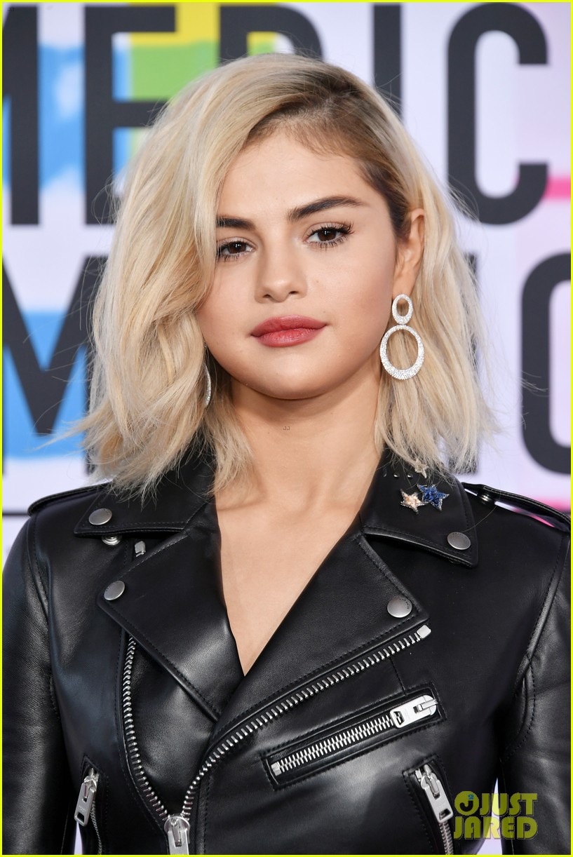 selena gomez is back to blonde again after three and a half years 04