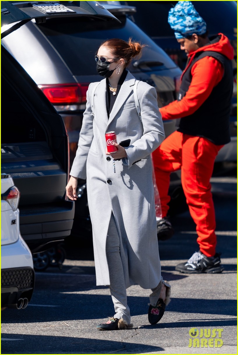 zayn malik gigi hadid separate errands following family day out 04