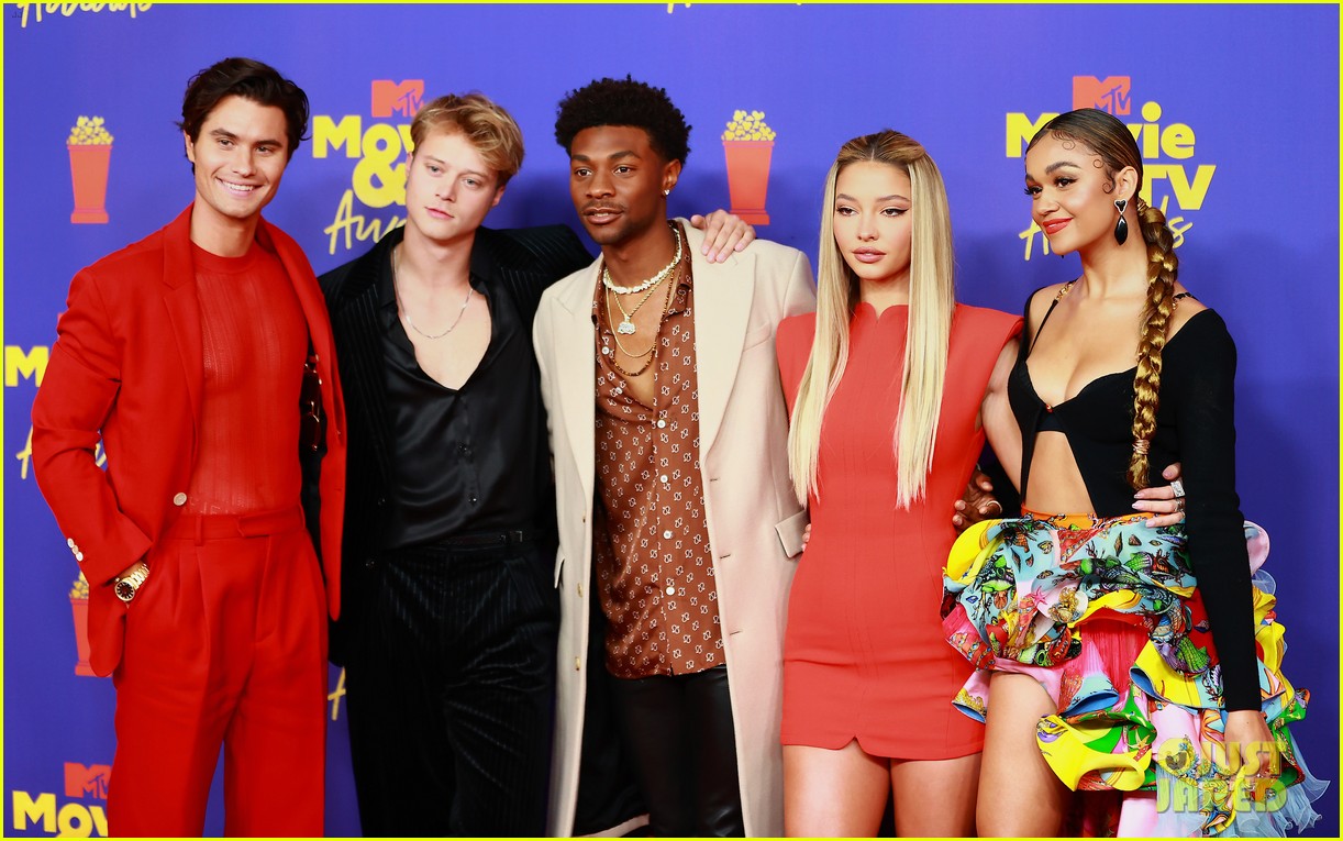outer banks cast mtv movie awards red carpet pics 02