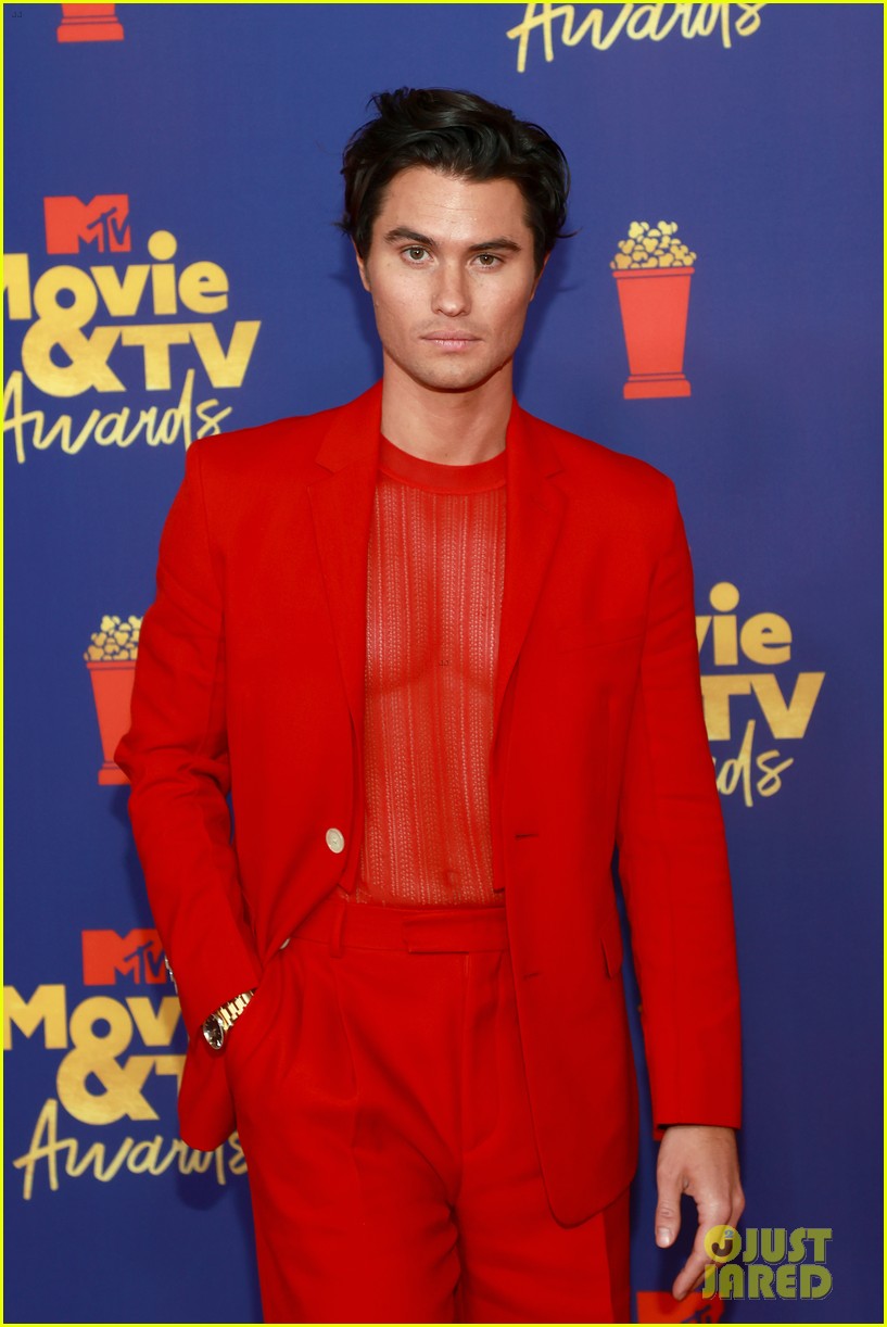 Full Sized Photo of outer banks cast mtv movie awards red carpet pics
