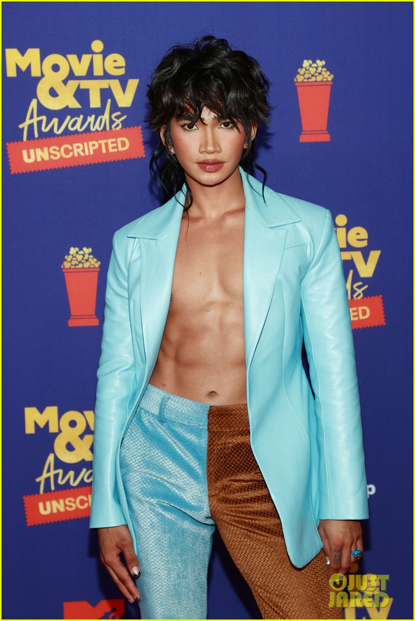 Bretman Rock Puts His Abs On Display At Mtv Movie Tv Awards Unscripted 21 Photo 21 Movie Tv Awards Bretman Rock Shirtless Pictures Just Jared Jr