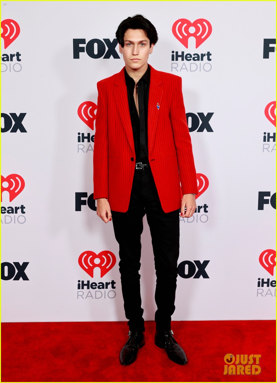 Full Sized Photo of charli damelio lilhuddy hit the red carpet together