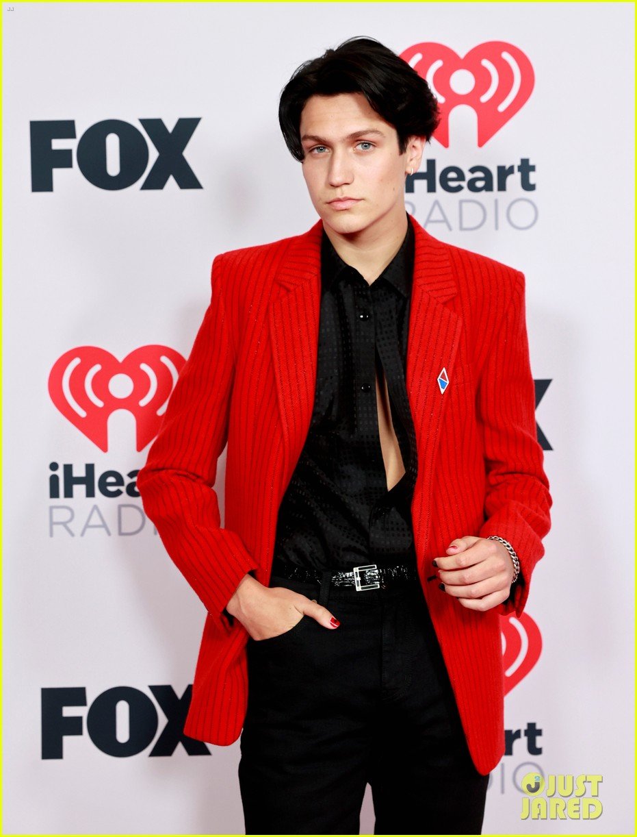 Full Sized Photo of charli damelio lilhuddy hit the red carpet together