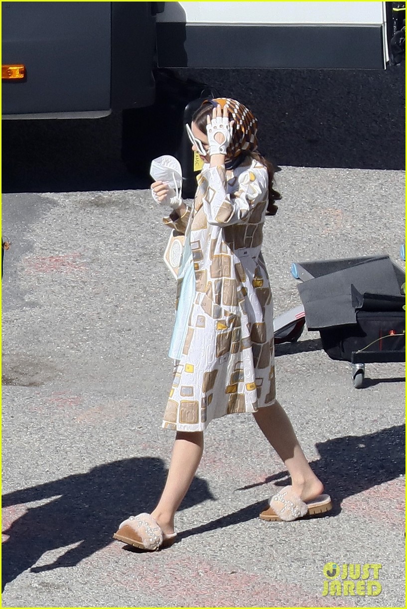 lily collins shooting emily in paris season two 04