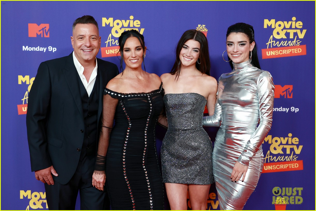 Charli And Dixie Damelio Share Sneak Peek At Upcoming Reality Show At Mtv Awards Photo 1312121