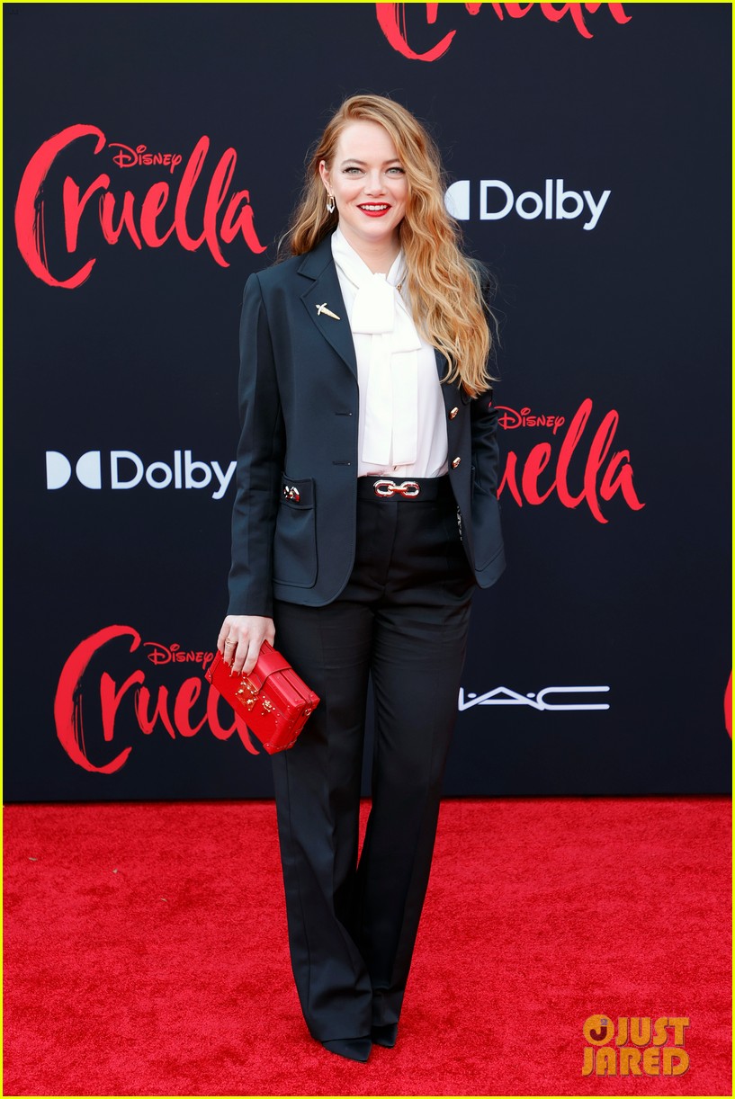 emma stone kirby howell baptiste premiere their new movie cruella 07