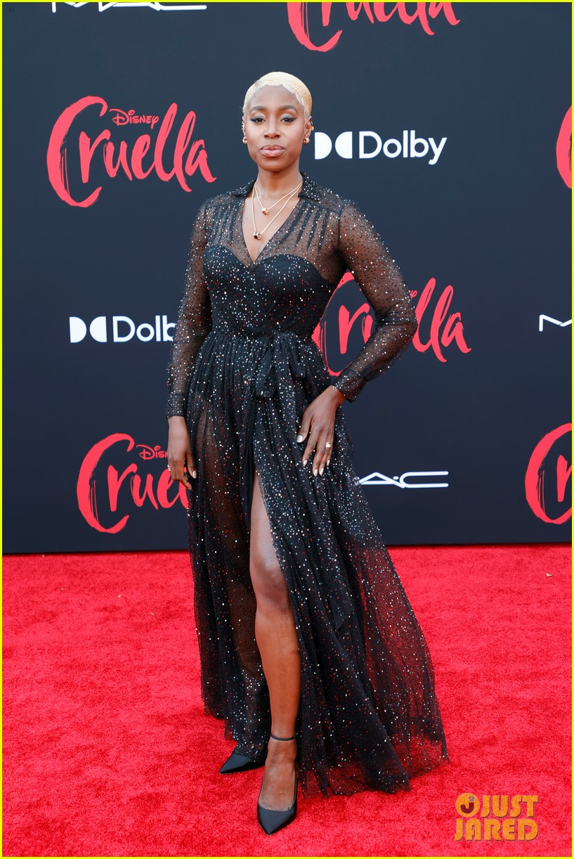 emma stone kirby howell baptiste premiere their new movie cruella 16