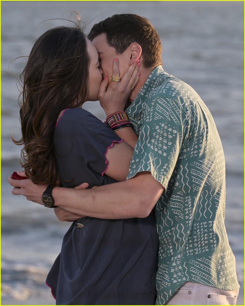 hayley orrantia sam lerner the goldbergs characters get engaged 01