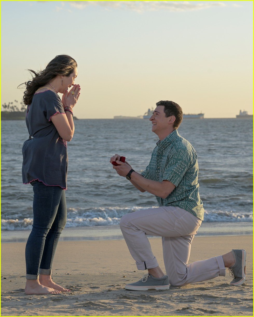 hayley orrantia sam lerner the goldbergs characters get engaged 05