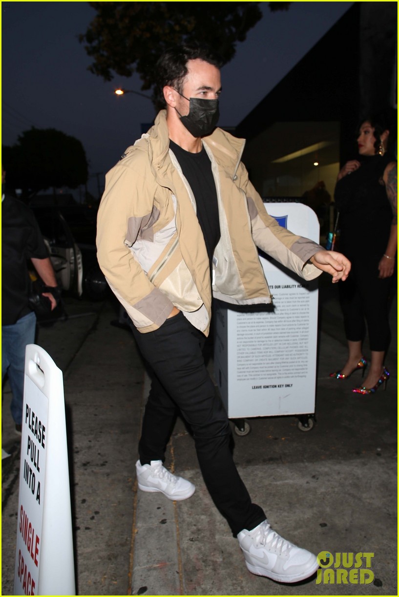 The Jonas Brothers Mask Up For Family Dinner Out With Sophie Turner