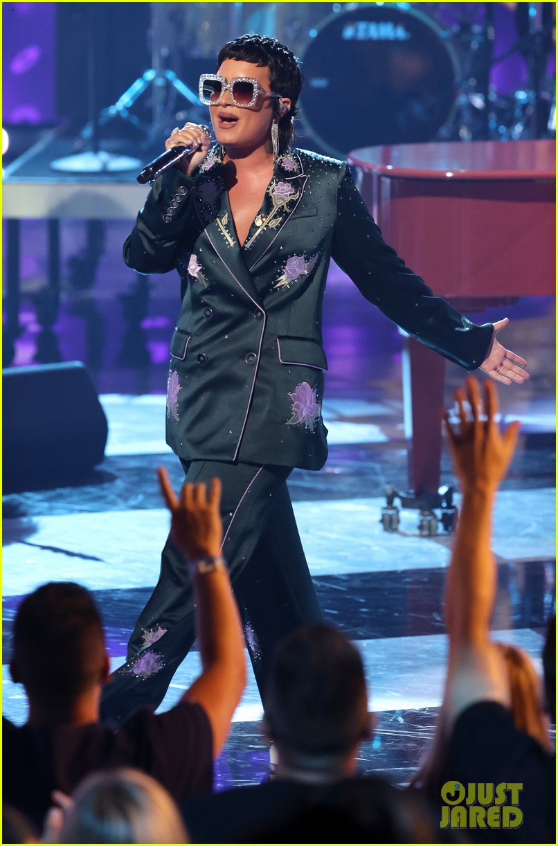 demi lovato channels elton johns style during tribute performance 10