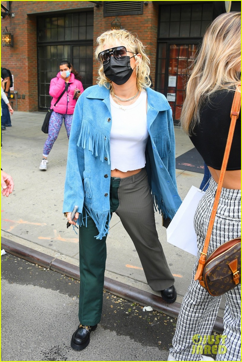 miley cyrus tops for fans snl rehearsals fringe jacket 13