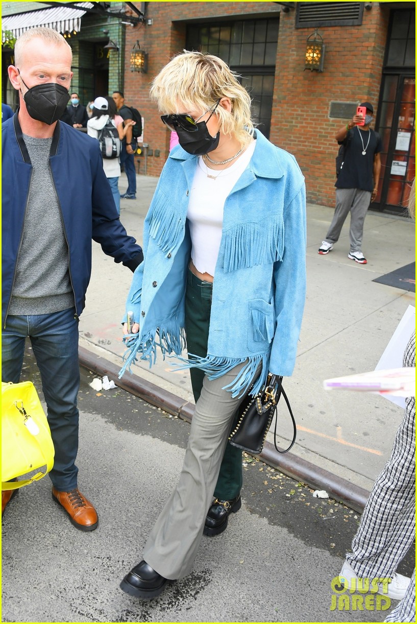 miley cyrus tops for fans snl rehearsals fringe jacket 15