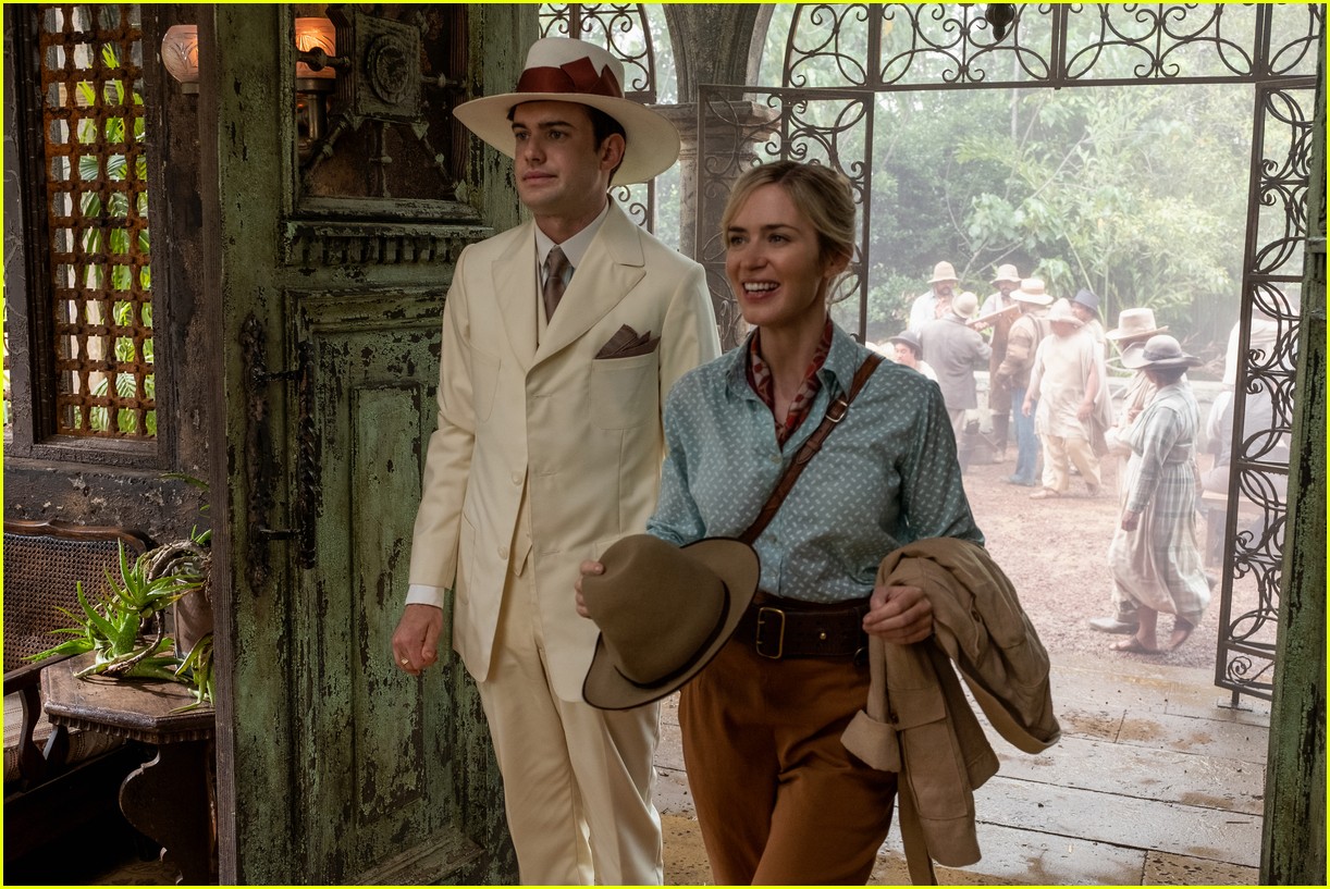 Disney Debuts New Jungle Cruise Poster Trailer Watch Now Photo 1312638 Disney Dwayne Johnson Emily Blunt Trailer Video Pictures Just Jared Jr