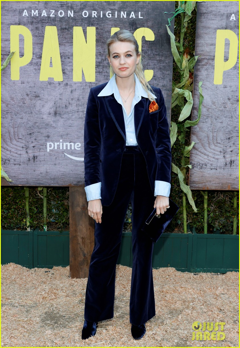 olivia welch camron jones more attend panic premiere 01