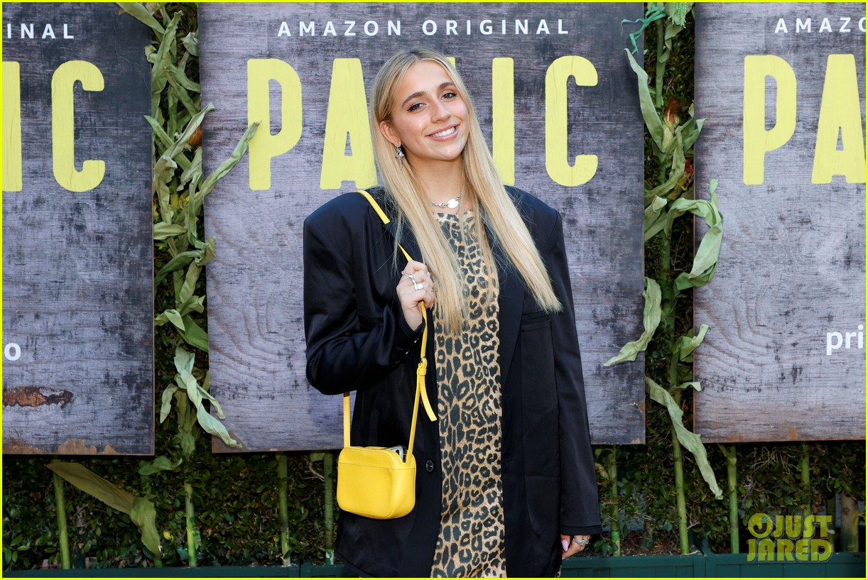 olivia welch camron jones more attend panic premiere 15