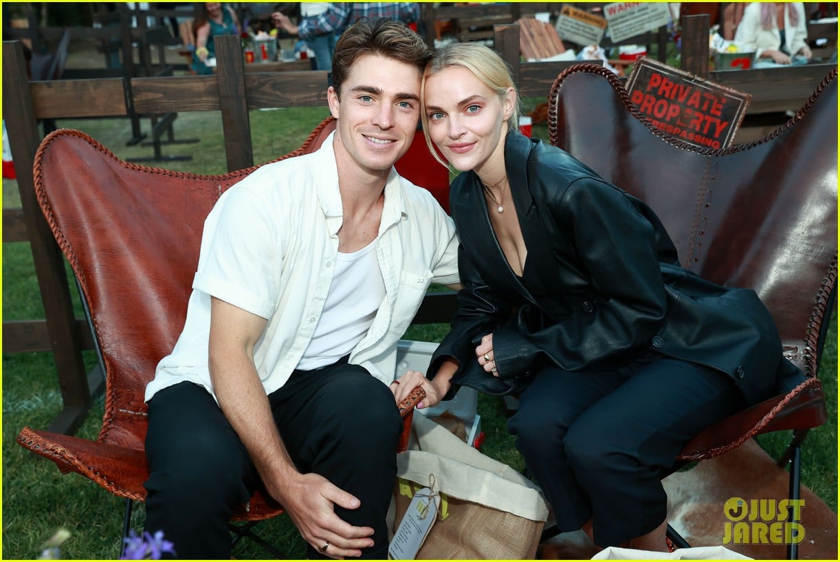 olivia welch camron jones more attend panic premiere 21