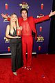outer banks couple share a kiss at mtv awards 02