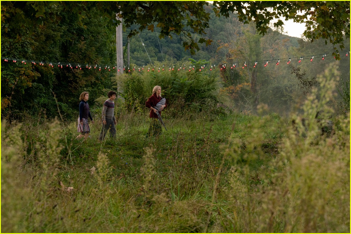 millicent simmonds noah jupe star in a quiet place part two trailer 06