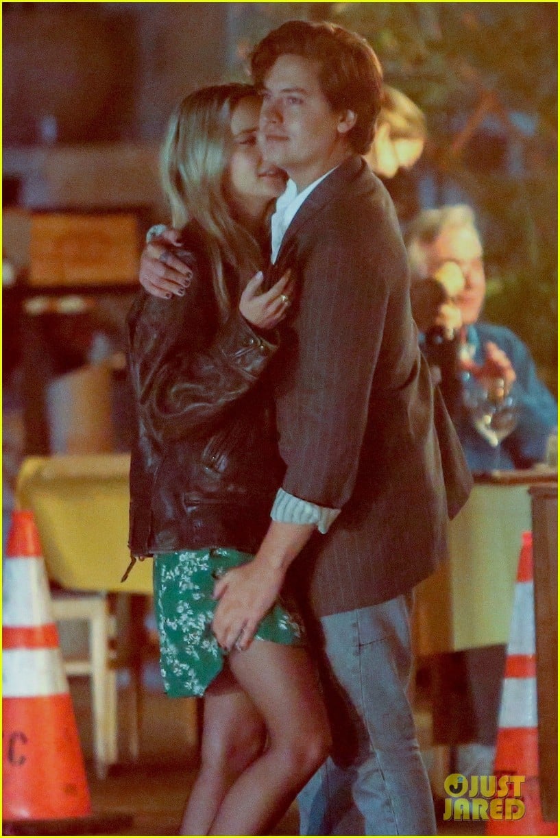 cole sprouse ari fournier pack on pda dinner date 04