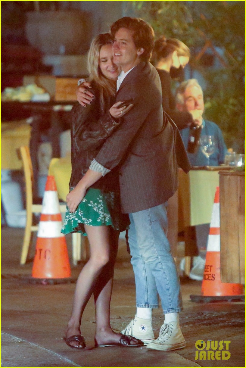 cole sprouse ari fournier pack on pda dinner date 14