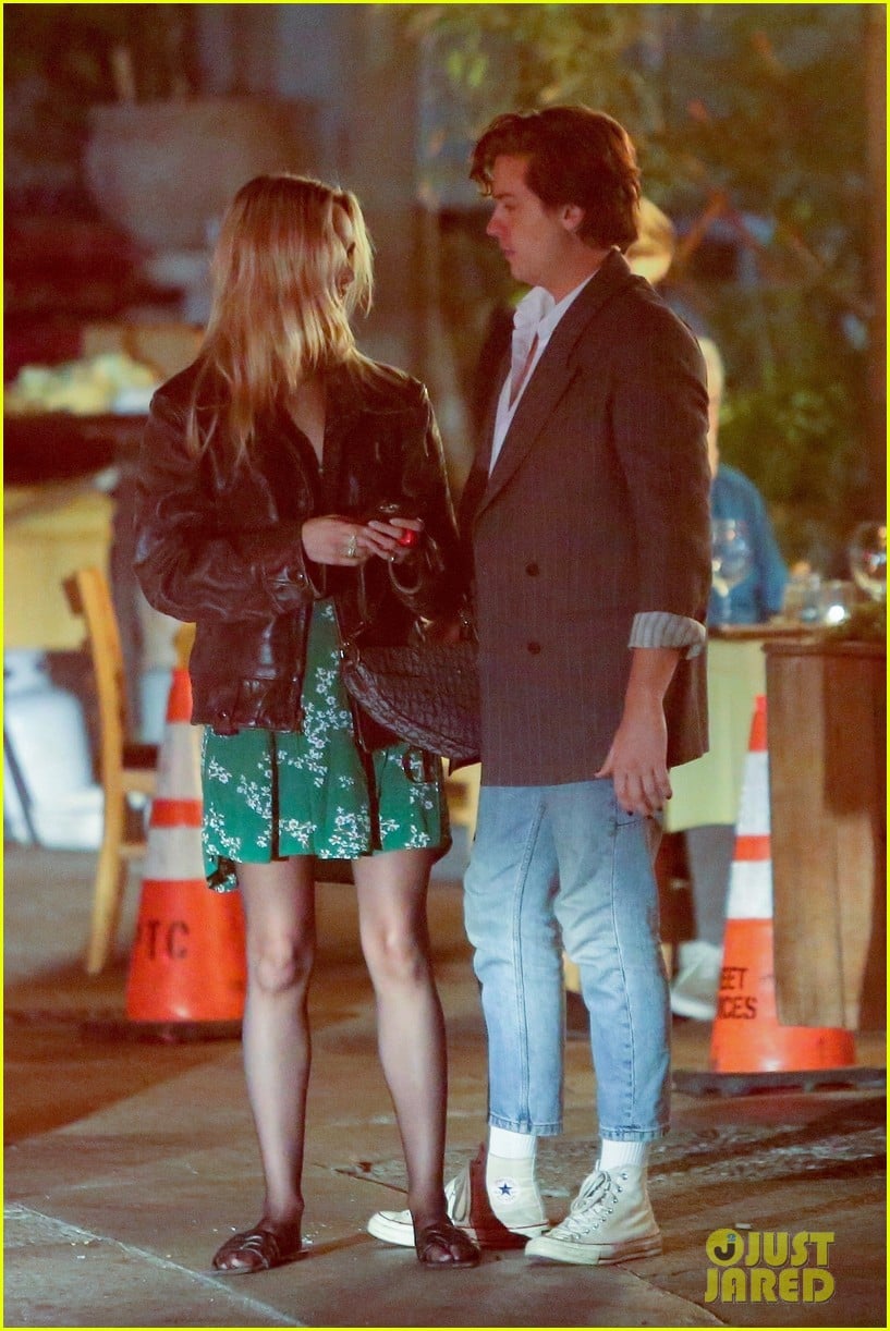 cole sprouse ari fournier pack on pda dinner date 17
